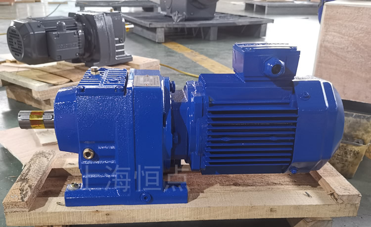 R47系列減速機配電機，藍色油漆實物照片