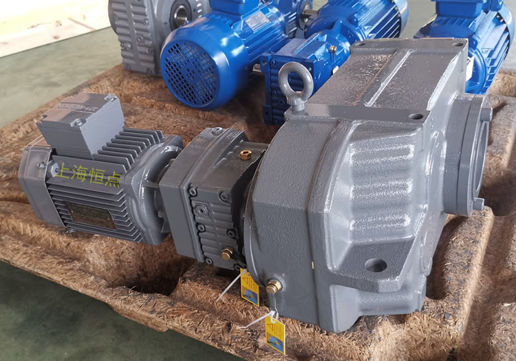  FAZ77R37雙級減速機，通孔+小法蘭輸出，實物圖如下