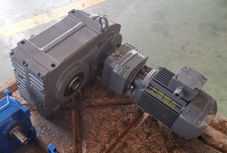  FAZ77R37雙級減速機，通孔+小法蘭輸出，實物圖